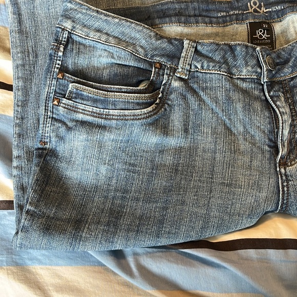 Love and legend jeans; wide leg, size 22; bronze diamond shaped accent rivets - Picture 5 of 5